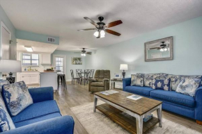 5 Min Walk to the Beach, 11 Pools! Newly Renovated 2BR Townhouse at Gulf Highlands